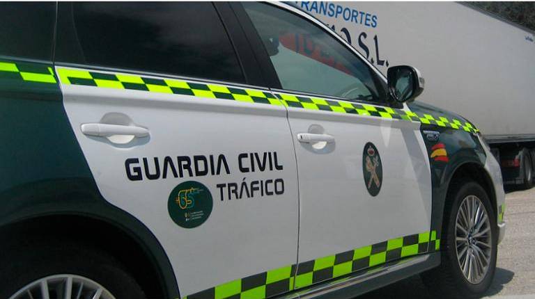 <i>Vehículo de la Guardia Civil de Tráfico. / Junta de Andalucía. </i>