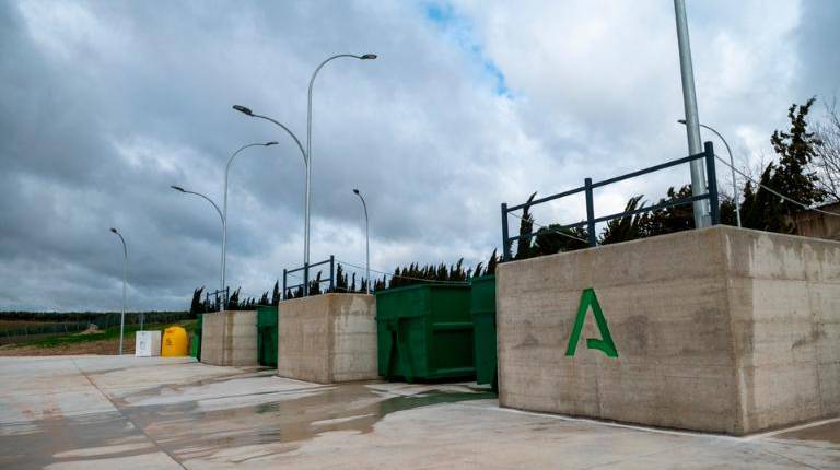 <i>Punto limpio. / Junta de Andalucía. </i>