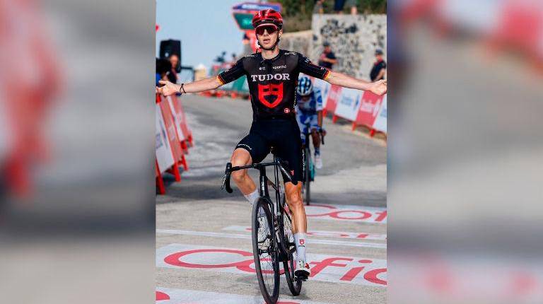 <i>Marco Brenner del equipo Tudor en su llegada a la meta. </i>