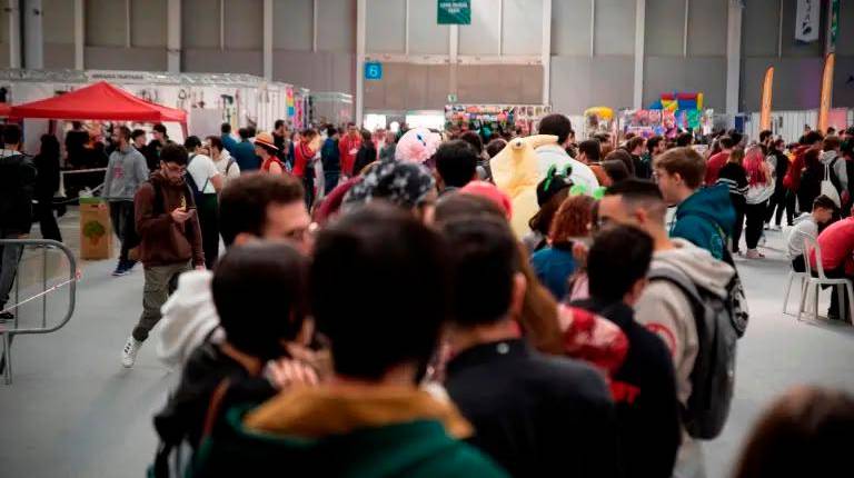 <i>Imagen de archivo de jóvenes asistiendo al ‘Mangafest’ en Jaén. / Ayuntamiento de Jaén.</i>