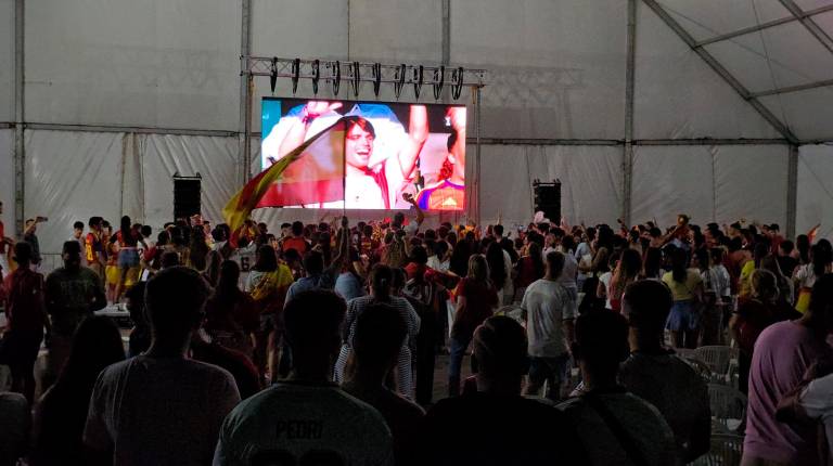 <i>Aficionados en Navas de San Juan.</i>