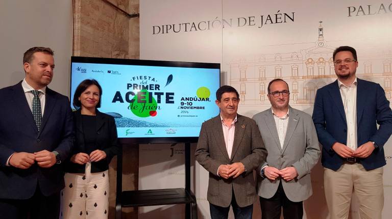 <i>Luis Villa, Isabel Uceda, Paco Reyes, José Ayala y Fancisco Javier Lozano. / Diputación de Jaén. </i>