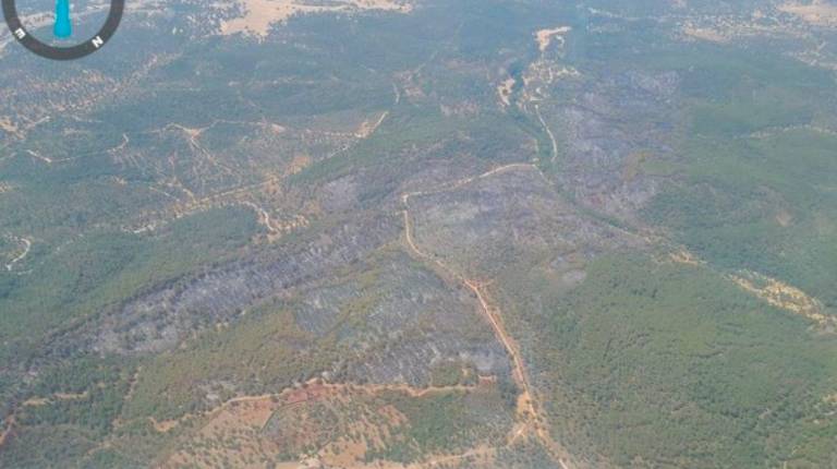 <i>Imagen aérea de la zona afectada por el incendio de Santa Elena, a 2 de julio de 2026. / Plan Infoca.</i>