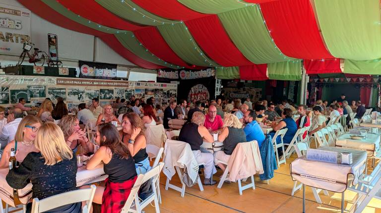 Fotogalería: El recinto ferial se abarrota en el gran día de la Cabalgata y el Pregón de San Lucas