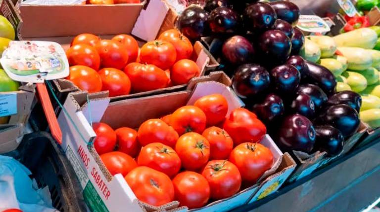 <i>Puestos alimentos en el mercado. / Europa Press. </i>