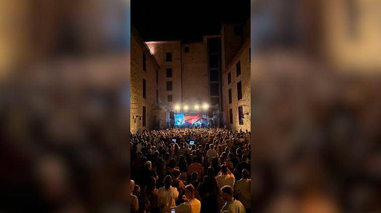<i>Asistentes a uno de los conciertos de las “Noches de Palacio” en una imagen de archivo. / Diputación de Jaén.</i>