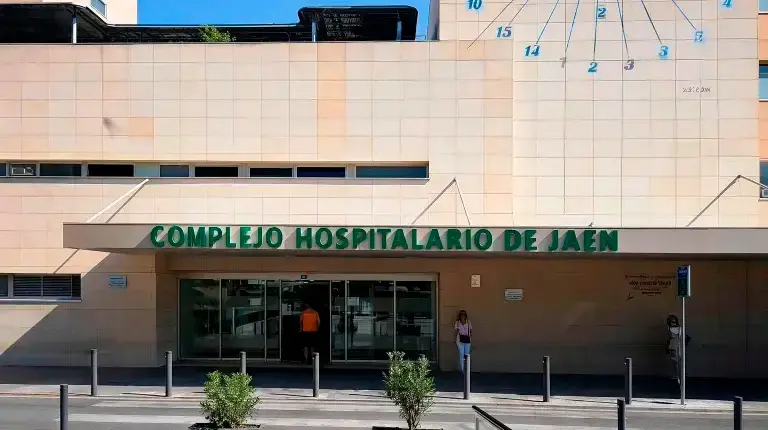 <i>Imagen de archivo de la entrada al Complejo Hospitalario de Jaén. / Junta de Andalucía. </i>