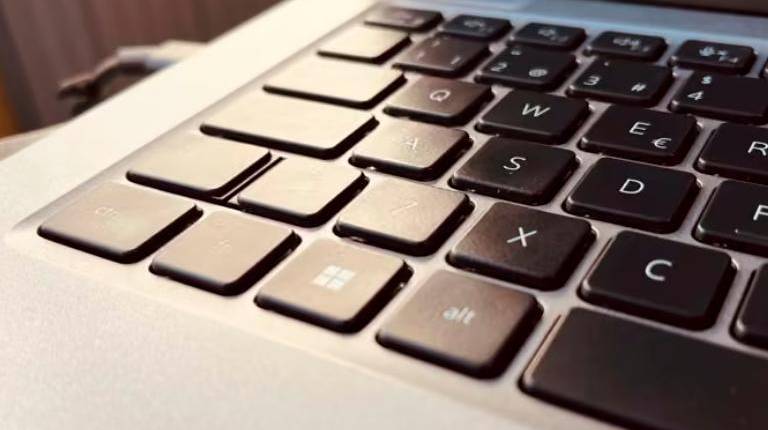 <i>Detalle del teclado de un ordenador portátil. / Europa Press. </i>