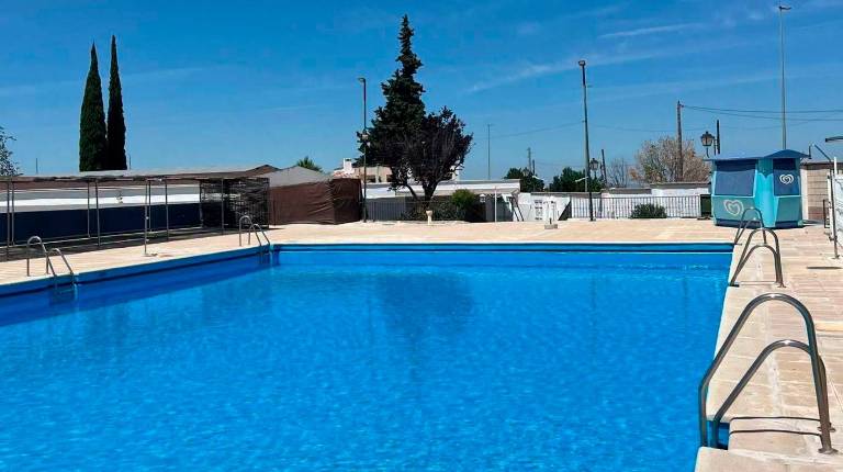 <i>Piscina de Villacarrillo. / Ayuntamiento de Villacarrillo. </i>