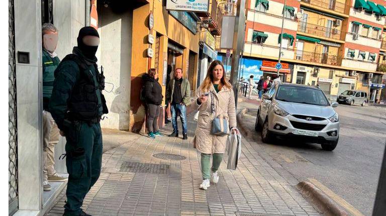 <i>Despliegue de la Guardia Civil en el barrio de San Felipe. </i>
