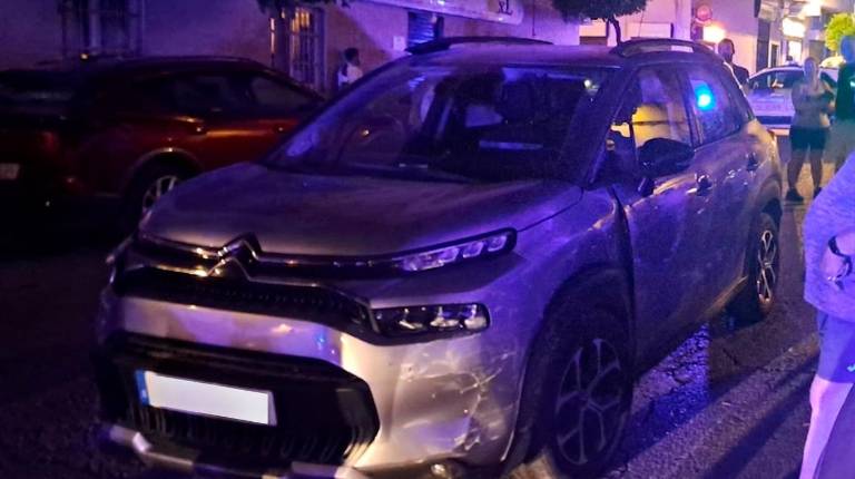<i>Estado del vehículo tras la colisión múltiple en la calle Doctor Gómez Durán de Peñamefécit.</i>