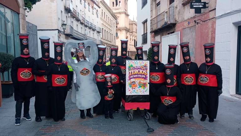 Los jiennenses han aprochado el respiro otorgado por el tiempo para participar en el alegre pasacalles.