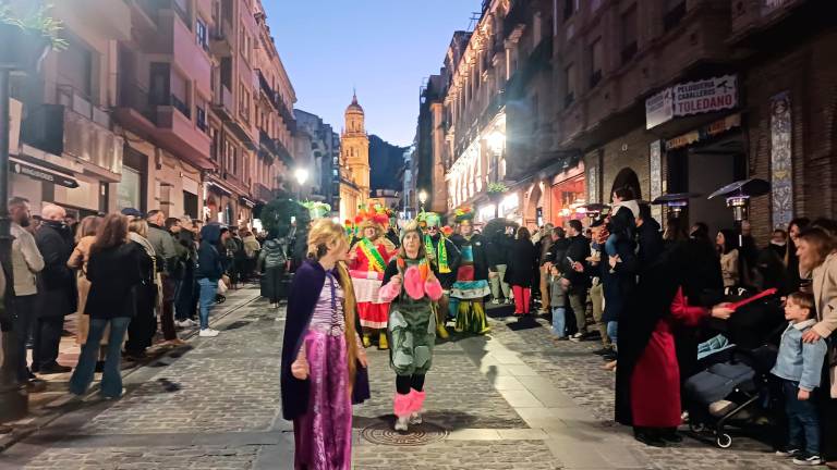 Jaén se inunda de color al ritmo del Carnaval
