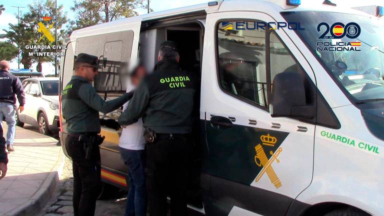 Tres detenidos por la muerte de cinco migrantes que fueron arrojados al mar desde una embarcación en Cádiz