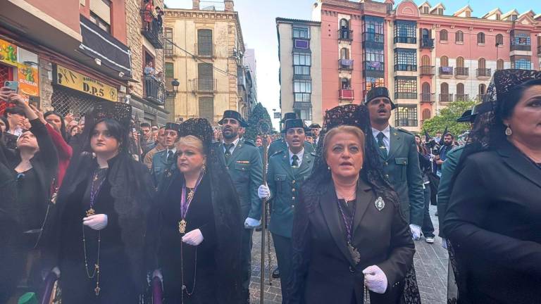 La Guardia Civil canta su himno ante la Virgen de los Dolores