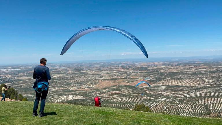 Pegalajar se asomará de nuevo al mundo con la Superfinal de Parapente en mayo de 2026