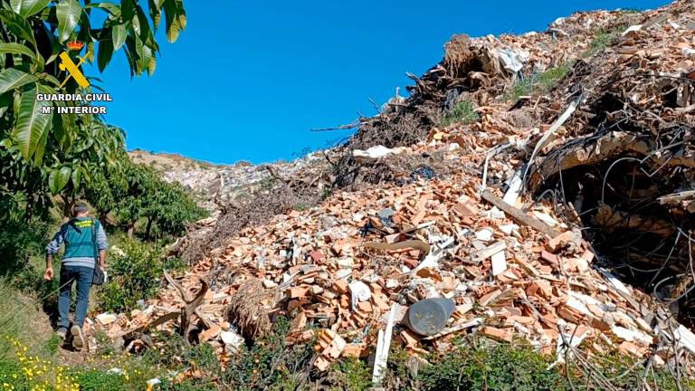 Investigadas 12 personas por un “vertido ilegal” de más de 160.000 toneladas de residuos de obras