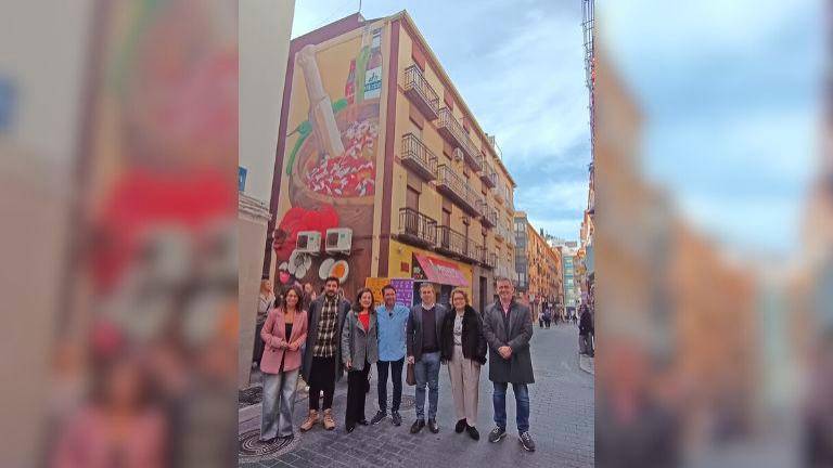 El mural de la pipirrana pone el broche de oro a “Jaén se pinta”