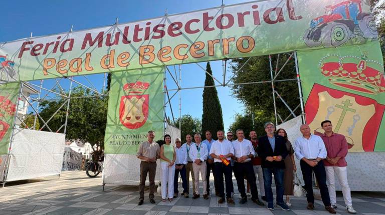 <i>Inauguración de la IV Feria Multisectorial de Peal de Becerro. / Diputación de Jaén. </i>