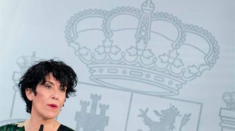 <i>La ministra de Inclusión, Seguridad Social y Migraciones y portavoz del Gobierno, Elma Saiz, durante una rueda de prensa posterior al Consejo de Ministros. / Fernando Sánchez / Europa Press.</i>