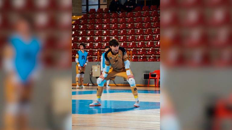 <i>El portero Álvaro Pérez, en un partido con el Córdoba Patrimonio B. / Mengíbar FS.</i>