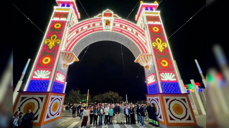 <i>Foto encendido alumbrado de la feria. / Jason Moyano / Diario JAÉN. </i>