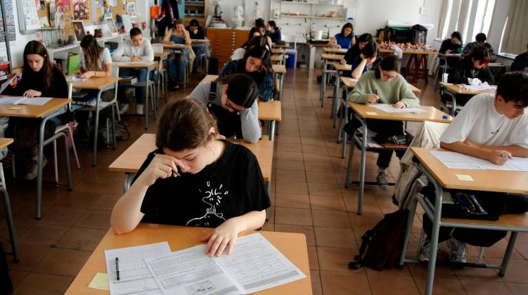 <i>Varios alumnos de una clase de primero Bachillerato. Archivo. / Alberto Paredes / Europa Press.</i>