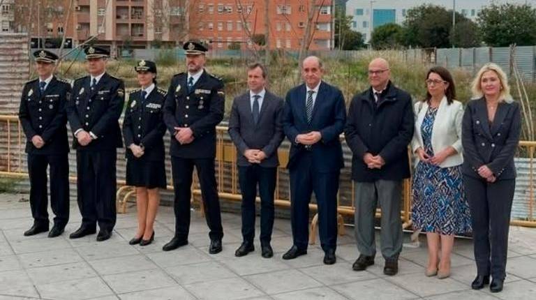 <i>Imagen de archivo de la visita realizada el 20 de marzo de 2025, por parte del director general de la Policía Nacional, Francisco Pardo, a la parcela de la futura comisaría provincial del CNP en Jaén capital. / Subdelegación en Jaén . </i>