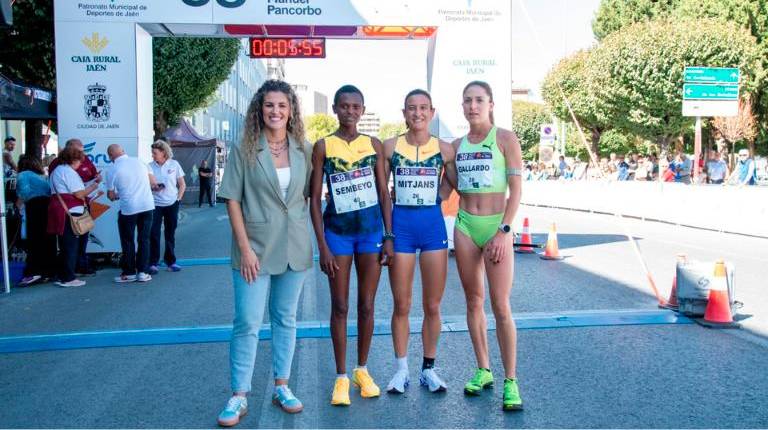 <i>Beatriz López, Josephine Sembeyo, Marta Mitjans y Carla Gallardo.</i>