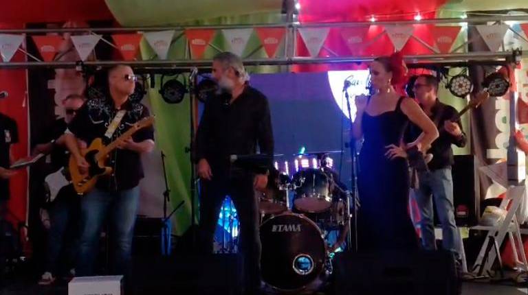 Fotogalería: El “tardeo” de la Feria de San Lucas vibra hoy al ritmo de Panza Invisible en la celebración de la Caseta de Diario JAÉN