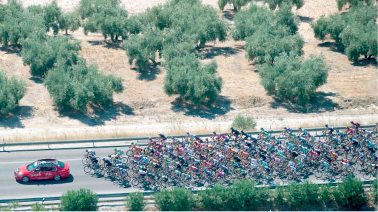 <i>Etapa de La Vuelta ciclista España en la provincia de Jaén. / Archivo histórico Diario JAÉN. </i>