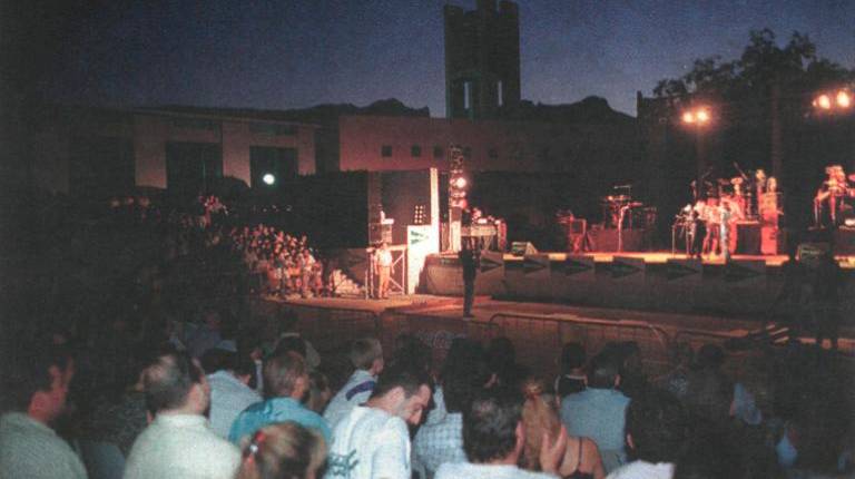 <i>El Auditorio de La Alameda acogió a una multitud de jiennenses que no quiso perderse la presentación de su equipo. / Archivo histórico Diario JAÉN.</i>