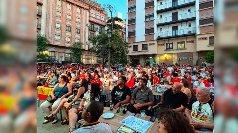 <i>Plaza Deán Mazas en Jaén durante la semifinal del Mundial. / Archivo Diario JAÉN. </i>