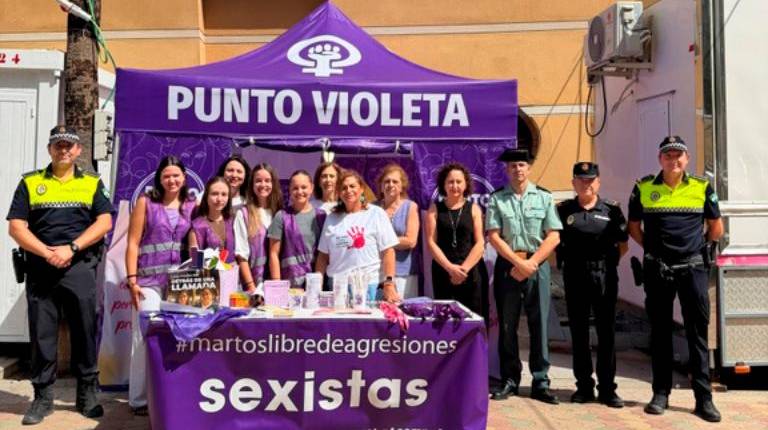 <i>Presentación del Punto Violeta para la feria de San Bartolomé de Martos. / Ayuntamiento de Martos. </i>