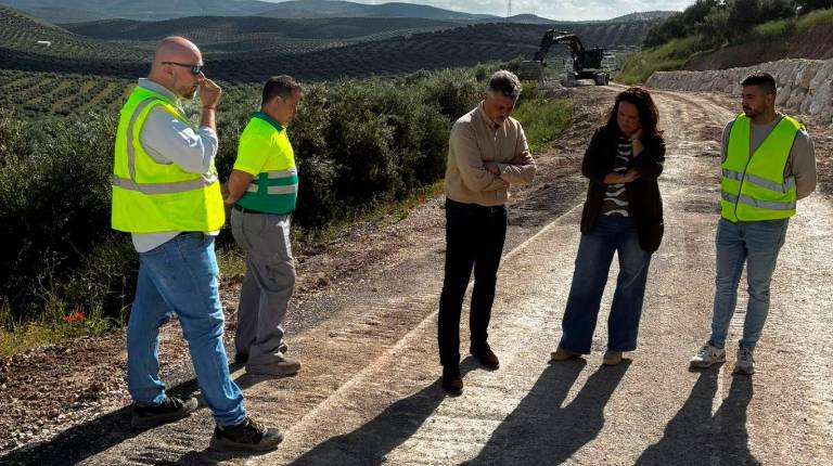 <i>José Luis Agea visita las obras en Fuerte del Rey. / Diputación de Jaén.</i>