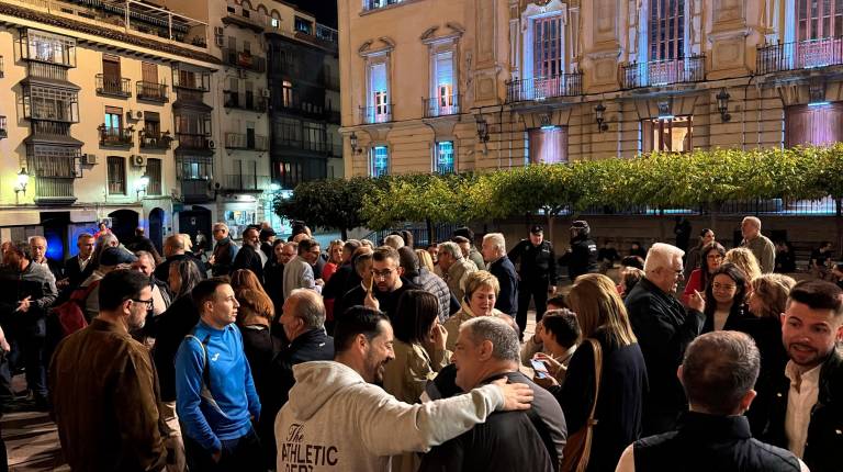 Jaén muestra su solidaridad con un minuto de silencio por el trágico accidente en Toledo