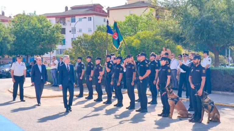 <i>Llegada de Fernando Grande-Marlaska a la nueva comisaría Local de Policía Nacional de Andújar. / Agustín Muñoz / Diario JAÉN. </i>