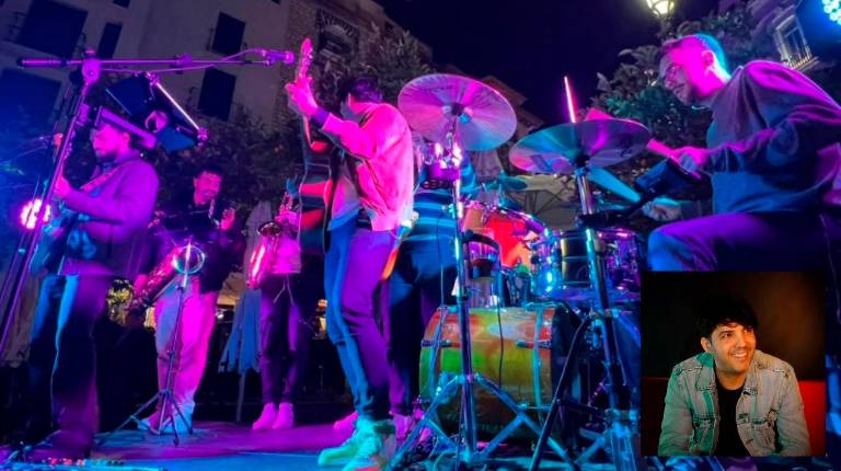 <i>La banda jiennense Funáticos y Juli García, uno de sus componentes.</i>