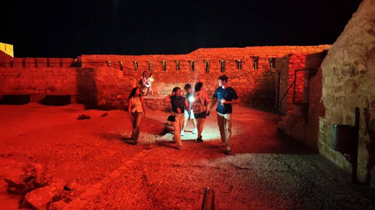 El “Cluedo” nocturno en el Castillo de Santa Catalina vuelve a ser todo un éxito de participación