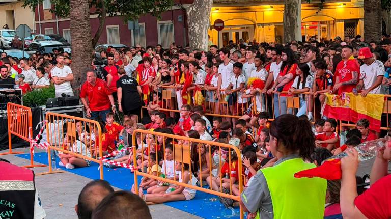 <i>Aficionados en Linares</i>