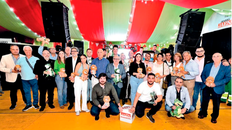 <i>Foto de grupo de los Premios Trepabuques del Año 2025. </i>