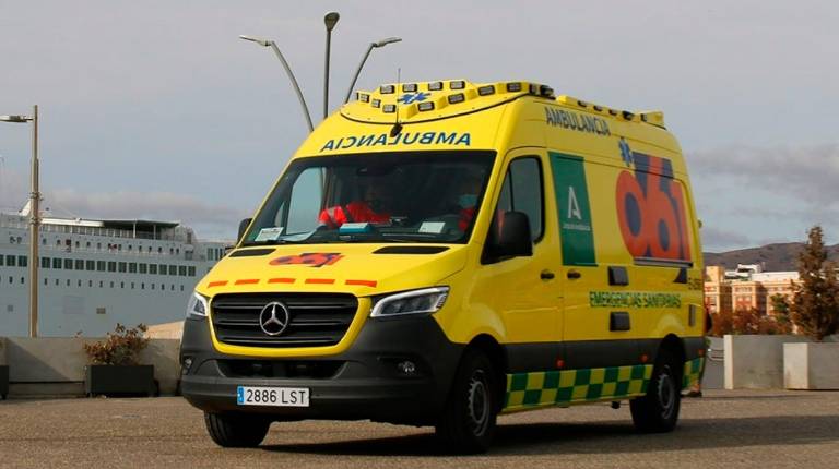 <i> Ambulancia del Centro de Emergencias Sanitarias 061. / Emergencias 112 Andalucía. </i>