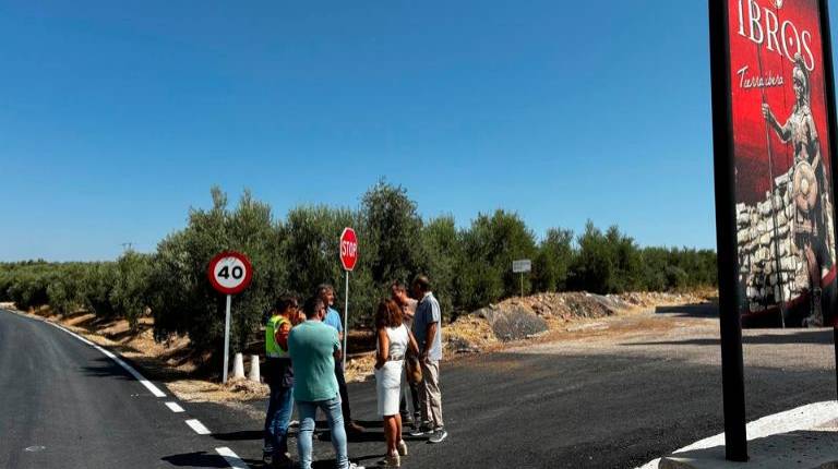 <i>Visita a carreteras de Ibros y Canena. / Diputación de Jaén.</i>