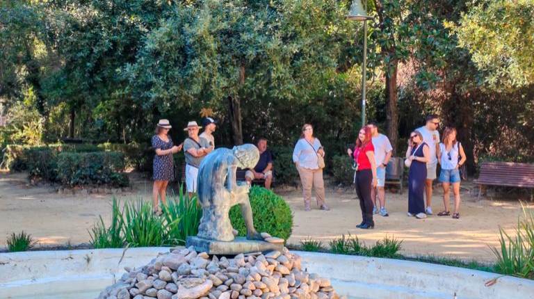 <i>Durante una visita guiada por los Jardines de Jabalcuz. / Ayuntamiento de Jaén. </i>