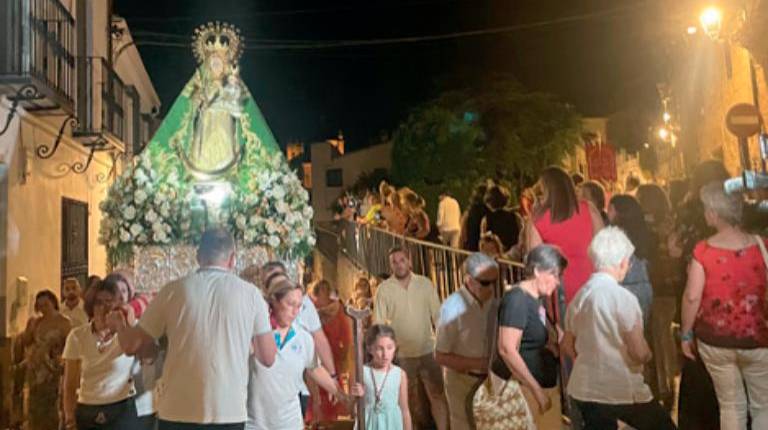 <i>Procesión de Virgen de la Encina en Baños de la Encina. / Ana Lechuga / Diario JAÉN. </i>
