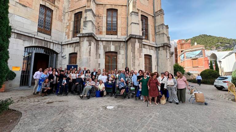 <i>Homenaje de Clece a personas centenarias, trabajadores y familiares. / Diputación de Jaén.</i>