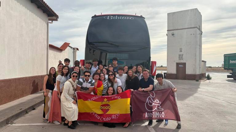 Más de un centenar de jiennenses participan en la Vigilia de los Jóvenes