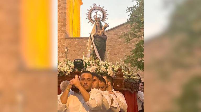 <i>La Virgen de los Remedios durante la procesión. / Juanfran Paredes / Diario JAÉN. </i>