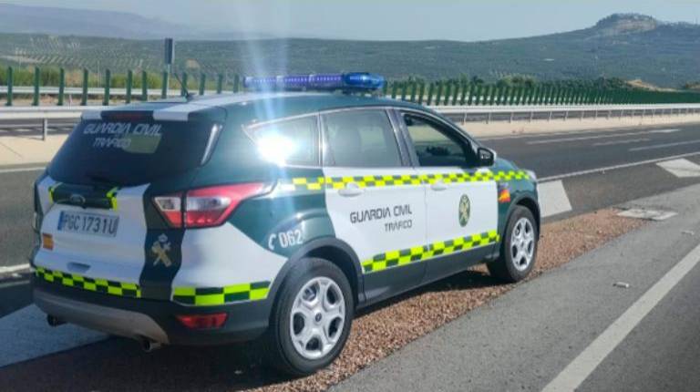 <i>Patrulla de la Guardia Civil. / Subsector de Tráfico de la Guardia Civil de Jaén.</i>