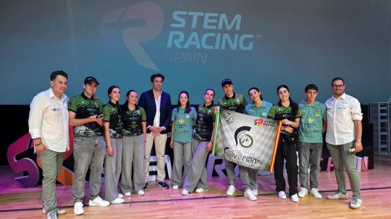 <i>El equipo del IES Almicerán. / Ayuntamiento de Peal de Becerro.</i>